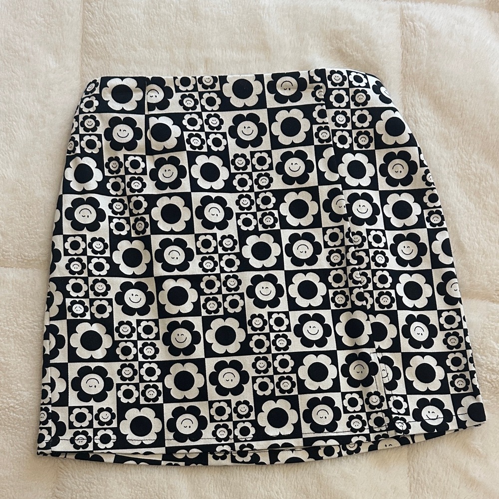 Black and White Patterned Girls Skirt